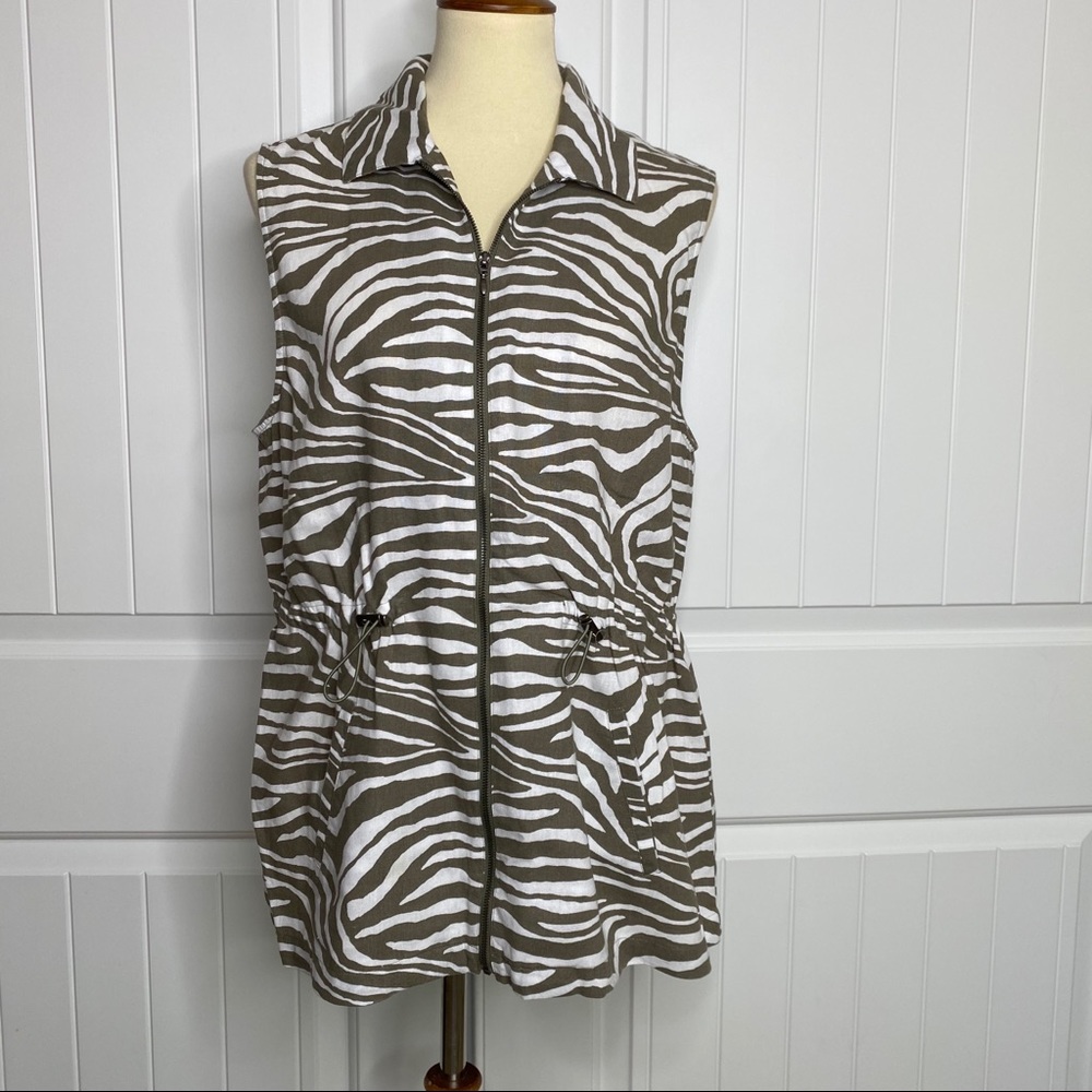 Chico’s sleeveless animal print safari vest size 1